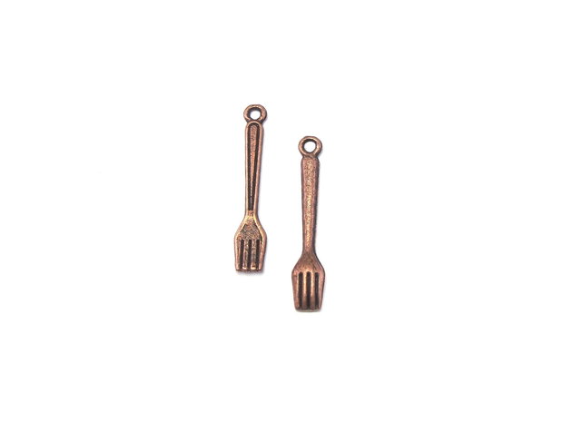Charm furculita, finisaj cupru antichizat, 25x4 mm (cod 9-183)