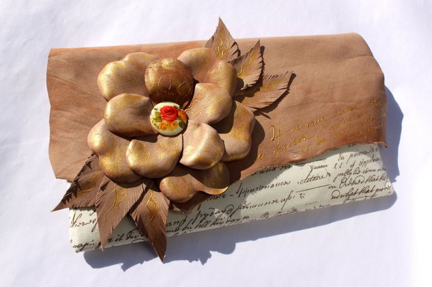 Colectia    PLICURI DANTELATE