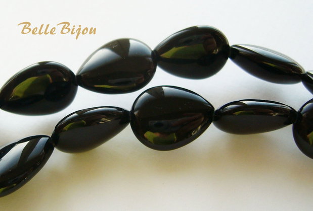 Onix briolete aprox 6x12x16 mm