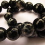 Agate negre cu putin alb, fatetate - 10mm