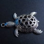 PANDANTIV BROASCA TESTOASA - 58 X 38 MM