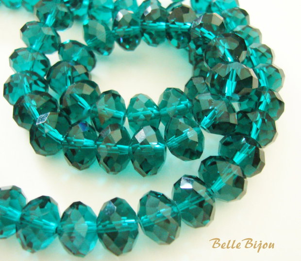 Cristale fatetate din sticla verde smarald aprox 12x8 mm