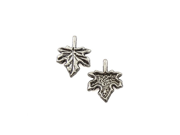 Charm frunza, finisaj argintiu antichizat, 17x13 mm (cod 9-239)