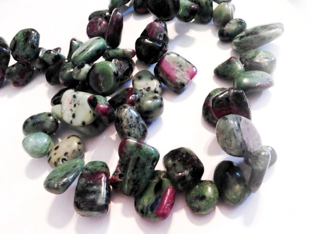 5b Ruby in zoisite 9 -17mm