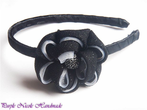 Rezervata Cordeluta Little Black Flower - floare kanzashi, organza, nasture vintage