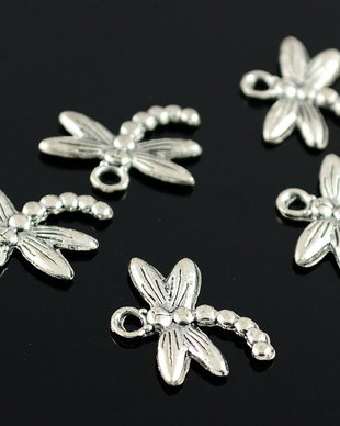 N332 Charms fluturas, finisaj argintiu antic, 17x17mm