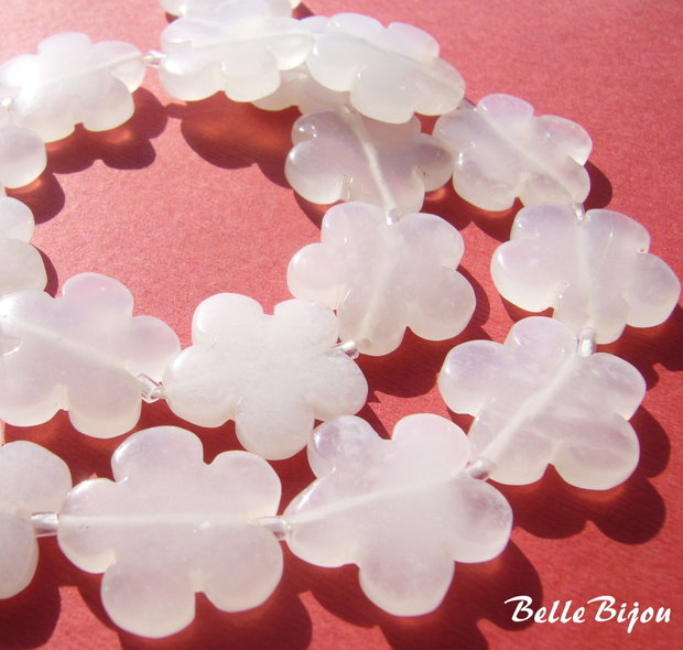 Jad alb floricele de diametru 20 mm si grosime aprox 5 mm