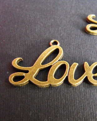 PANDANTIV BRONZ '' LOVE '' -40 X 22 MM