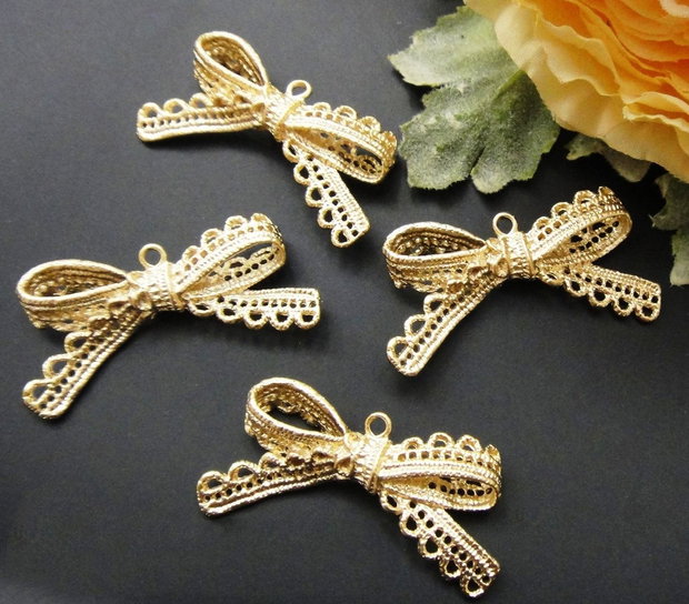 1b Pandantiv placat aur " Ribbon '' 42 x 23mm