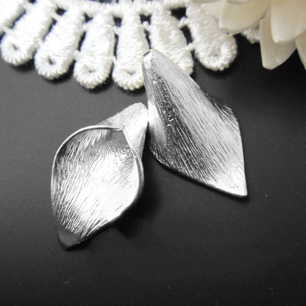 1b Capac decorativ '' Cala '' placat argint 26 x 15 x 8mm
