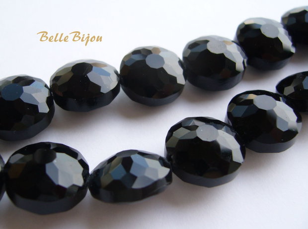 Pastile negre din sticla microfatetata in forma de floare cu diamentrul de 14 mm si grosimea de 10 mm