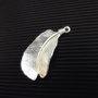 1 Pandantiv placat argint '' Feather '' 35 x 15 x 6mm