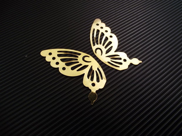 1b Element decorativ placat aur '' Aripa fluture ''  41 x 17 mm