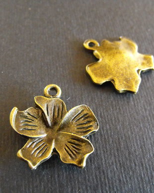 PANDANTIV BRONZ FLOARE - 22 X 20 MM