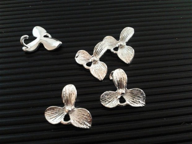 1b Charm placat argint &#039;&#039; Orhidee &#039;&#039;  11 x 10mm