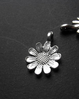 PANDANTIV  FLOARE  - 30 x 20 MM