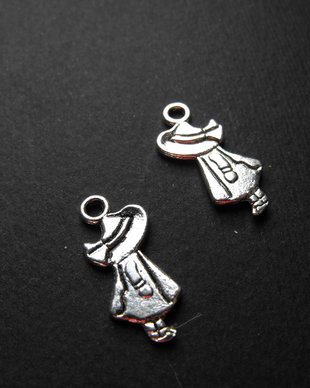 PANDANTIV FETITA - 25 X 10 MM