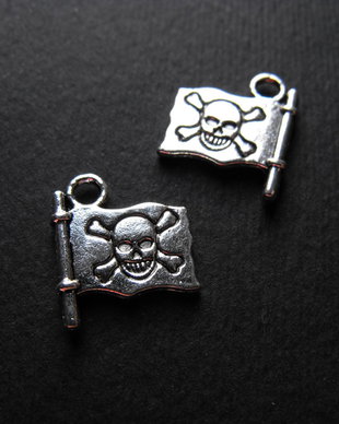 PANDANTIV STEAG PIRATI - 16,5 X 14 MM