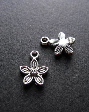 PANDANTIV  FLOARE  - 14 x 10 MM