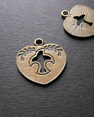 PANDANTIV  BRONZ - 25 X 24 MM