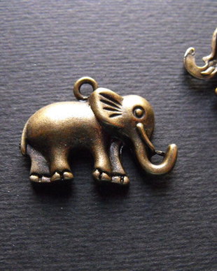 PANDANTIV  BRONZ ELEFANT - 30 X 22 MM