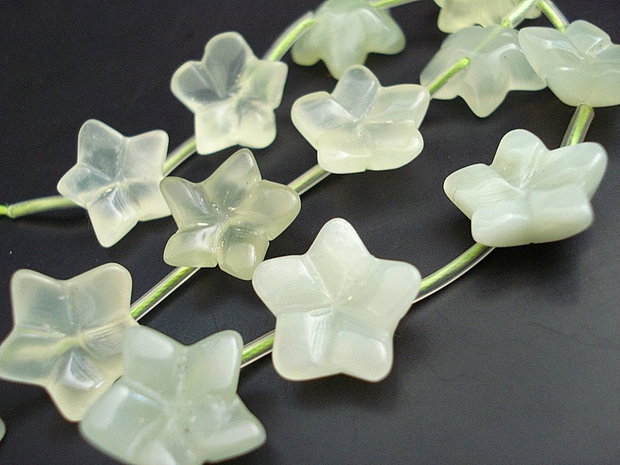 1b Jad natural green flower 15mm