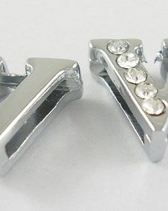 Charm litera V, 10x10x4mm