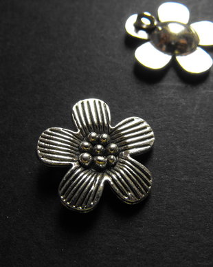 PANDANTIV FLOARE - 21 X 22 MM