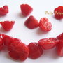Coral rosu lucrat manual in forma de floricica aprox 9x6 mm