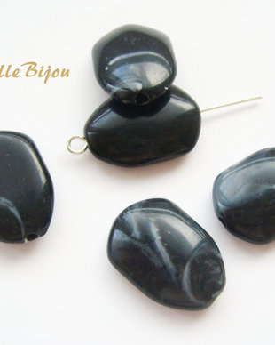 Margele acril negre cu insertii albe aprox 5-6x14-15x19-20 mm