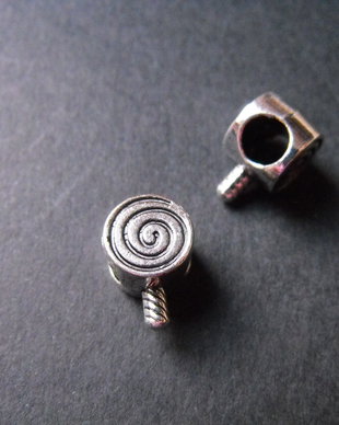 DISTANTIER ACADEA - 15 X 8,5 MM