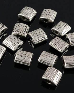 N441 Distantier argintiu 8x8mm