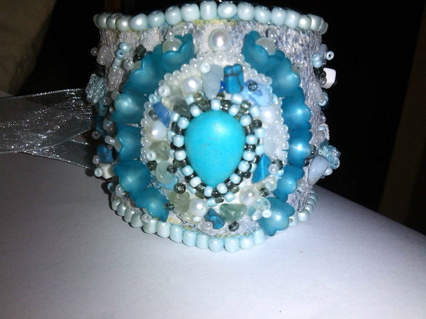 *bratara statement bleu redusa la 28 lei