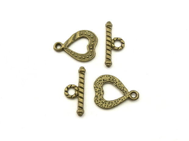 Inchizatoare tip toggle inima, finisaj bronz, 16x12,5 mm + 18x7,5 mm (cod 13-126)