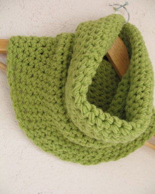 Guler/fular/accesoriu crosetat