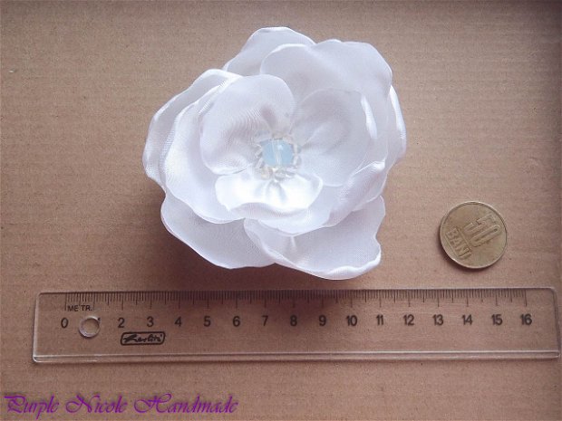 Floare par mireasa Precious - saten alb, pietre naturale opalite