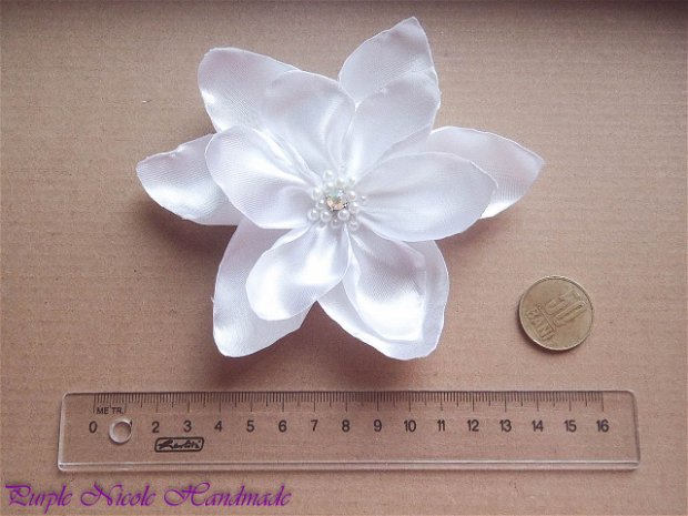 Floare par mireasa Lotus - saten alb, perle, rhinestone