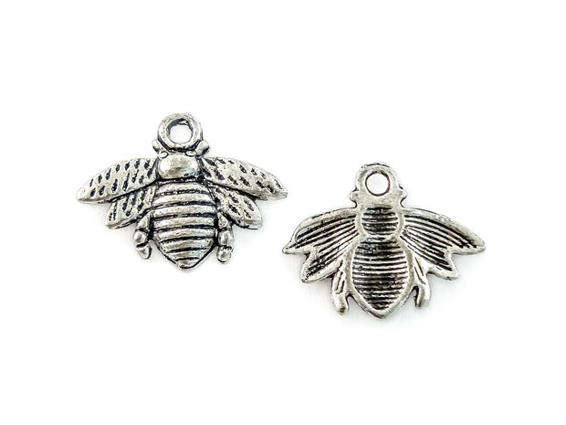 Charm albina, finisaj argintiu antichizat, 20,5x16 mm (cod 9-280)