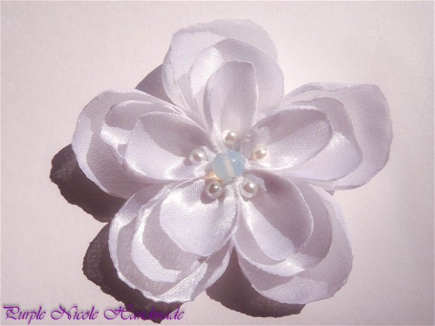 Floare par mireasa Margareta - saten alb, perle, opalit