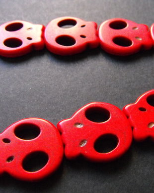 HOWLIT  ROSU - 21 X 19 MM