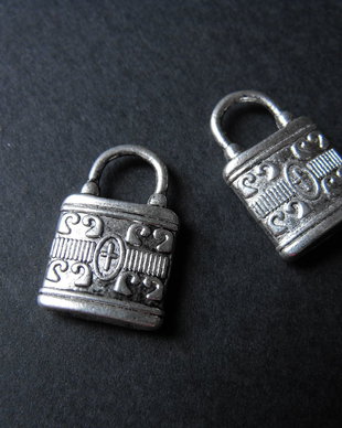PANDANTIV LACAT - 22 X 14 MM