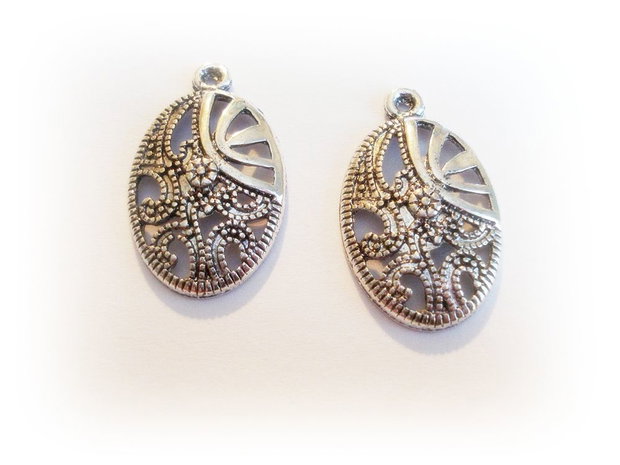 1b Charm decupat,gravat argintiu antichizat ,15x30mm (spa 06)