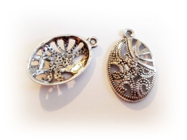 1b Charm decupat,gravat argintiu antichizat ,15x30mm (spa 06)