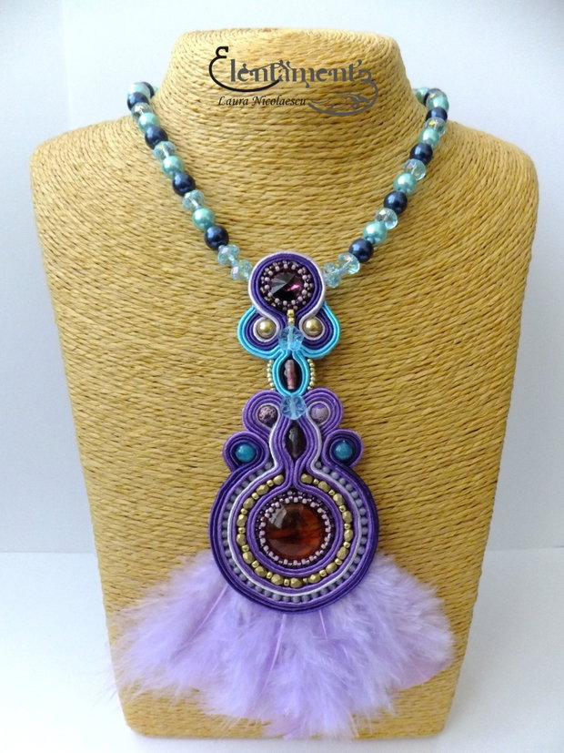 Joc in violet - colier sutas unicat
