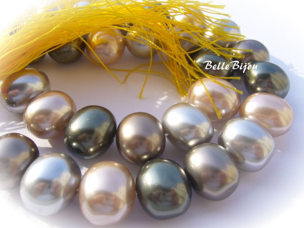 (4 b) Perle tip Mallorca in 4 culori aprox 15x14x12.5 mm