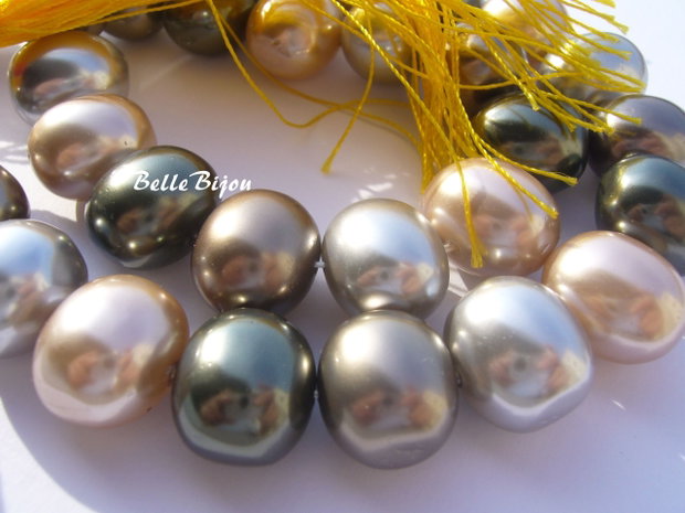 (4 b) Perle tip Mallorca in 4 culori aprox 15x14x12.5 mm