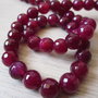 Agate fatetate grena-roz, 8mm
