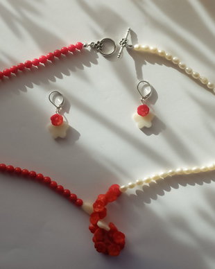 SET-CORAL ROSU SI PERLE DE CULTURA ALBE
