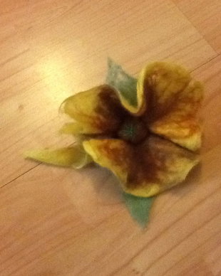 BROSA FLOARE GALBENA