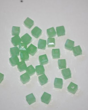 LMS413 - margele cubice verzi- 4mm
